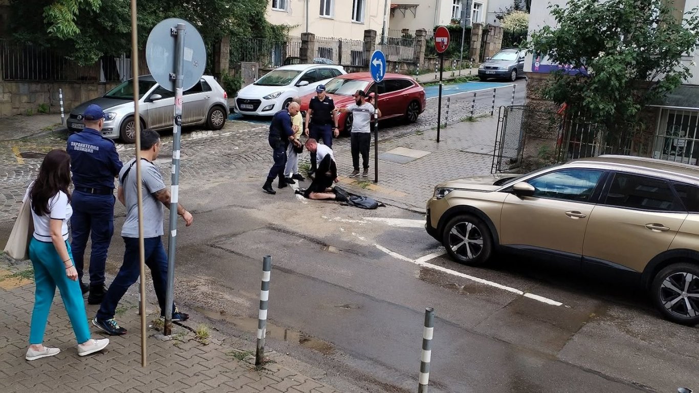 Опит за отвличане на автомобил с дете в София: Баща-полицай задържа нападател