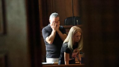 "Синът ни е под земята, а убийците - свободни": Делото за смъртта на Филип започна отначало