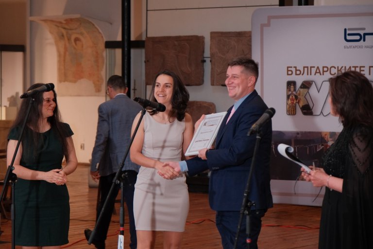 Фолклористката Цветина Грамова и генералният директор на БНР Милен Митев