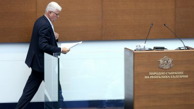 Местят американските военни самолети от София на военни летища в България