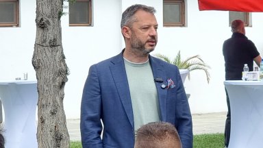 Делян Добрев обяви, че прекратява политическата си кариера и се оттегля от НС (видео)