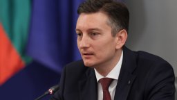 Министър Василев обяви ново приложение за цените и рокади в "Информационно обслужване"