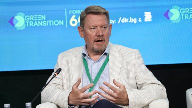 Аластър Хамънд: Печелим икономическата битка за зелената енергия, но ни предстои най-важната