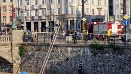 Обвиниха мъжа, хвърлил опонент от Лъвов мост в София