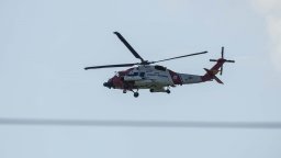 Хеликоптер на Бреговата охрана на САЩ се разби в Аляска, екипажът оцеля с леки наранявания
