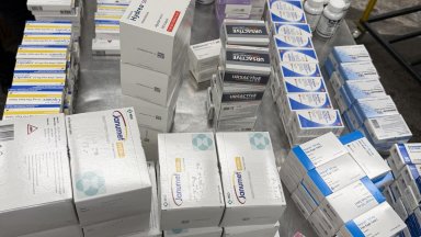 Хванаха украинец с контрабандни лекарства и "маркови" стоки при влизане от Турция