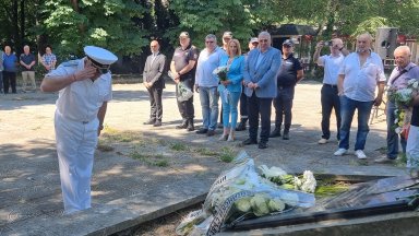 Варна почете героите, спасили града след взрива на танкера "Ерма" (снимки)