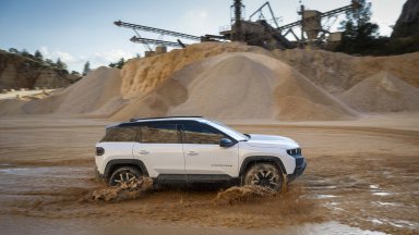 Jeep Compass удвоява свободата на избор с версия 4xe (снимки и видео)