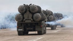 След 13 пакета българско оръжие и боеприпаси за Украйна сме достигнали предела си