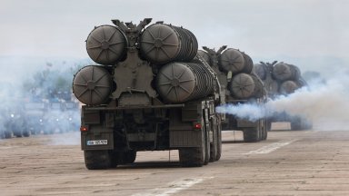 След 13 пакета българско оръжие и боеприпаси за Украйна сме достигнали предела си