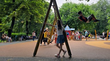 Обновиха една от най-посещаваните детски площадки в Пловдив (снимки)