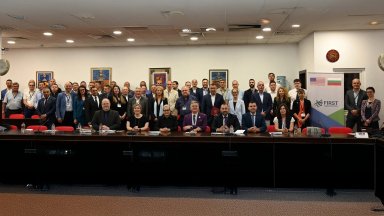 Българската технологична Блу Бърд Енерджи представи проекта си за изграждане на малки модулни реактори в България по технологията BWRX-300