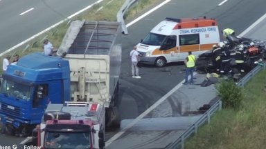 Прокуратурата за удара на "Тракия": Няма данни за заспал водач или спукана гума на тира