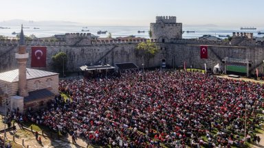 Нелечимата лудост Мондиал: От Стените на Константинопол до фавелите на Рио (Галерия)