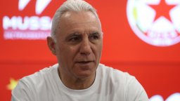 Христо Стоичков ще бъде специален гост в бенефиса на Теодор Салпаров