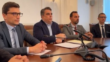 ПП за Бюджет 2026: Преди се раздаваха пари от джипката, сега ще е от самолета (видео)