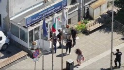 Антимафиоти обискират кметството на район "Приморски" заради "Баба Алино" (видео)