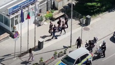 Антимафиоти обискират кметството на район "Приморски" заради "Баба Алино" (видео)