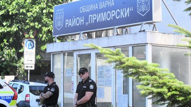 Обиск и арести заради "Баба Алино", задържаха 7 служители на район "Приморски" (видео/снимки)