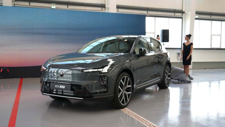 Volvo EX60 „кацна“ в България с ексклузивна премиера на летището