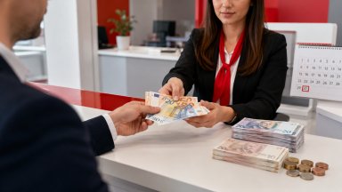 УниКредит Булбанк запазва безплатната обмяна на левове и стотинки до края на септември