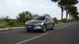 BYD Seal U DM-i пропуска бензиностанциите за зареждане на гориво (галерия)