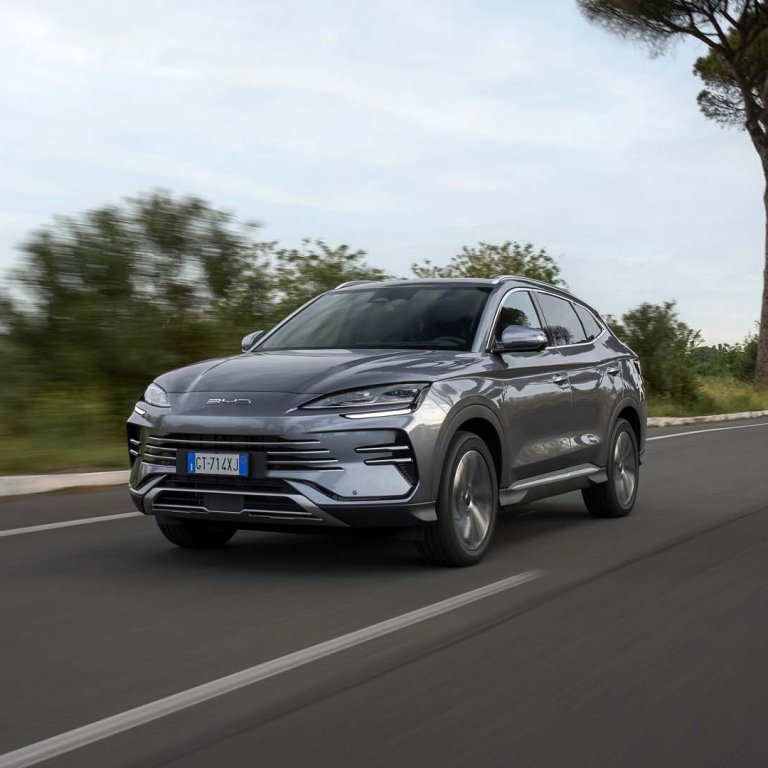 BYD Seal U DM-i пропуска бензиностанциите за зареждане на гориво (галерия)
