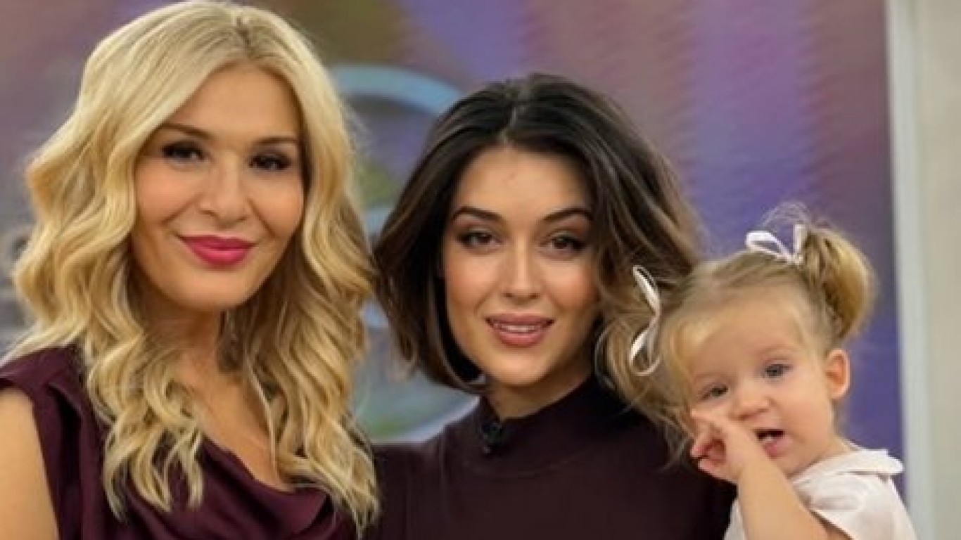Телевизионната водеща Гала посрещна втора внучка