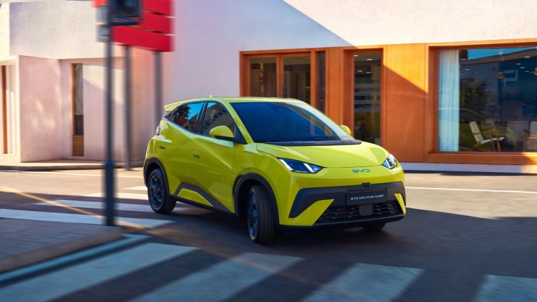 Електромобил за първа кола? Ето защо BYD DOLPHIN SURF е идеален за младите шофьори