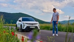 „Свръхчовекът“ е новият посланик на електрическата гама на Renault
