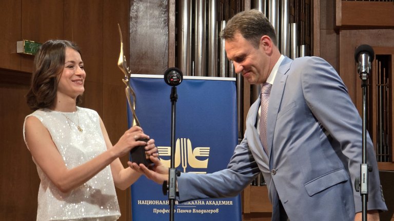 Цигуларката Лия Петрова беше отличена с престижната награда Музикант на