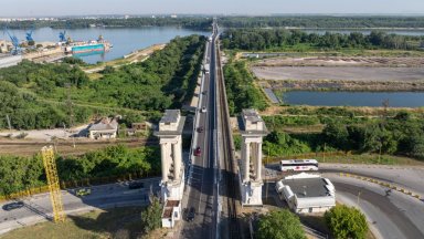 Пуснаха движението през Дунав мост след 2-годишния ремонт (видео/снимки)