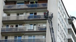 10-етажен жилищен блок пламна в Антверпен, има 6 жертви и много ранени (видео)