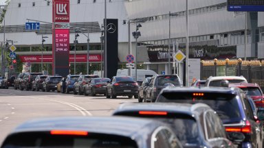 Русия внася бензин от Индия в опит да ограничи задълбочаващия се недостиг на горива
