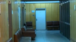 Психично болен от десетилетие се самонастанява в поликлиника в центъра на София