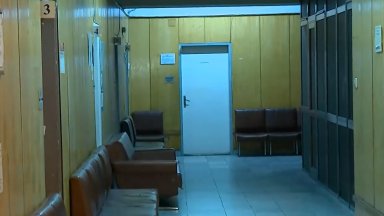 Психично болен от десетилетие се самонастанява в поликлиника в центъра на София