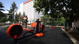 Модерна среда и спортни бази: Откриха обновеният кампус към общежитията в блок 7, 8 и 9 (снимки)