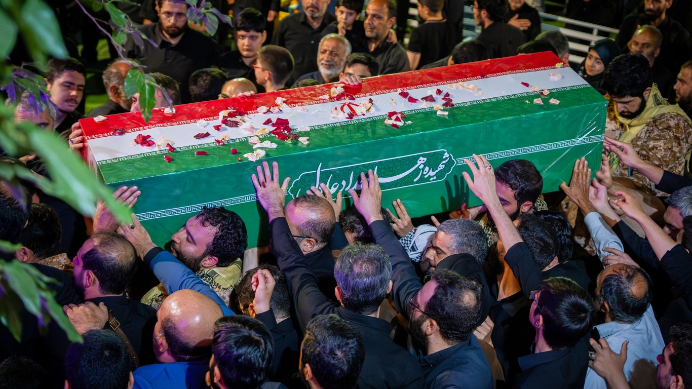 Иран подготвя държавно погребение за аятолах Хаменей