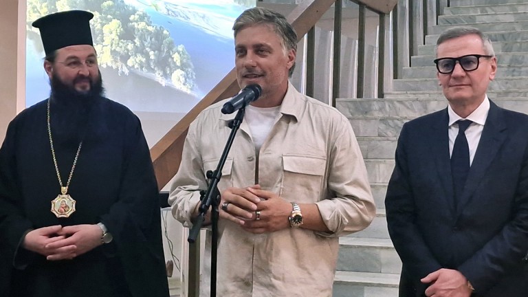 Министърът на културата откри изложбата на Владимир Карамазов "На тяхно място" в Орешак