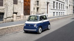 FIAT Topolino е готов за плажа с отворен покрив