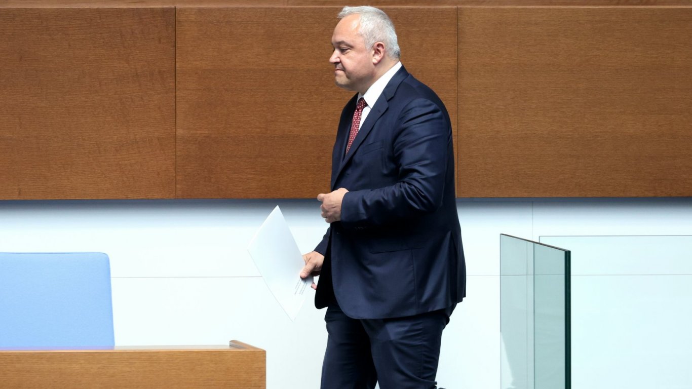 Министър Демерджиев: Информацията за пътуванията е достъпна и в международни регистри