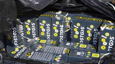 Младежи намежду 18 и 20 години са задържаните с 440 кг райски газ в Созопол  