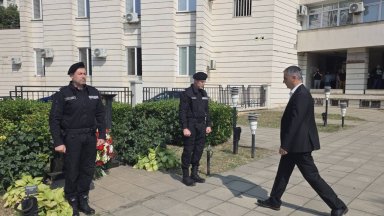 Отличиха над 150 полицаи в Русенско за професионалния празник на МВР (снимки)