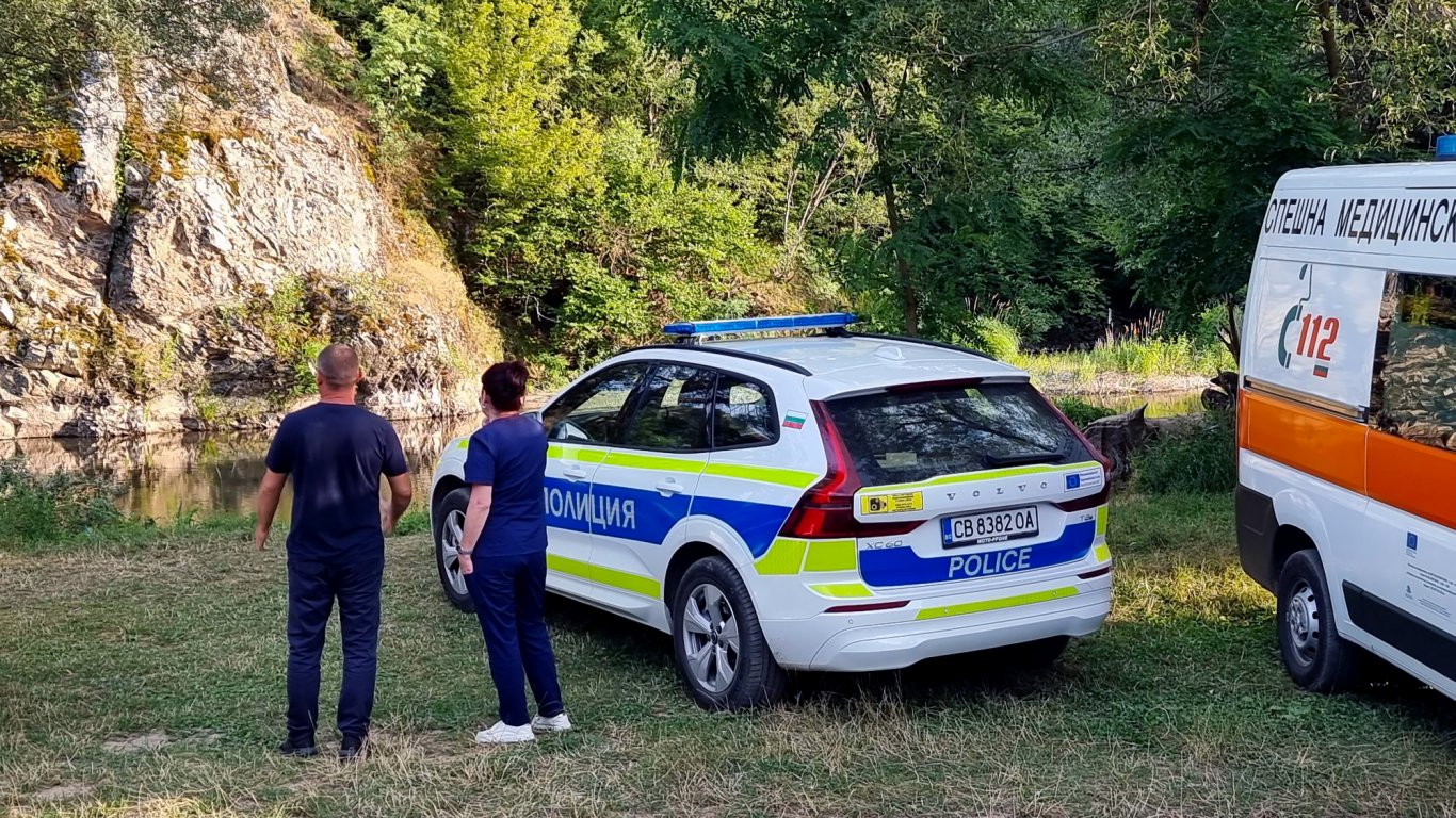Мащабна издирвателна операция е в ход в района на река