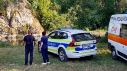Спецекип от София се включва с издирването на изчезналите в Струма деца (снимки)