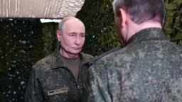 Путин посети команден пункт на въоръжените сили в Северния военен окръг (снимки)