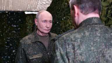 Путин посети команден пункт на въоръжените сили в Северния военен окръг (снимки)