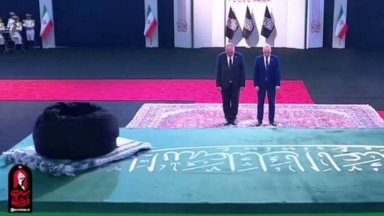 Депутати от "Възраждане" се поклониха пред ковчега на аятолах Али Хаменей в Иран