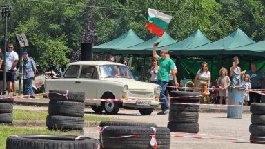 "Трабант фест" превзе улиците на курортното село Рибарица 