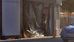 Автомобил се вряза в бензиностанция в Русе (видео)